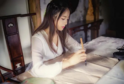 ​夸女子的诗句精选52句