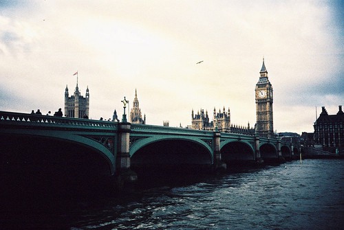 喝点小酒发朋友圈句子 2023年一个人喝点小酒的说说