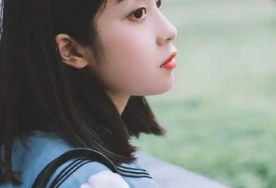 ​红旗飘飘描写青春追梦的句子